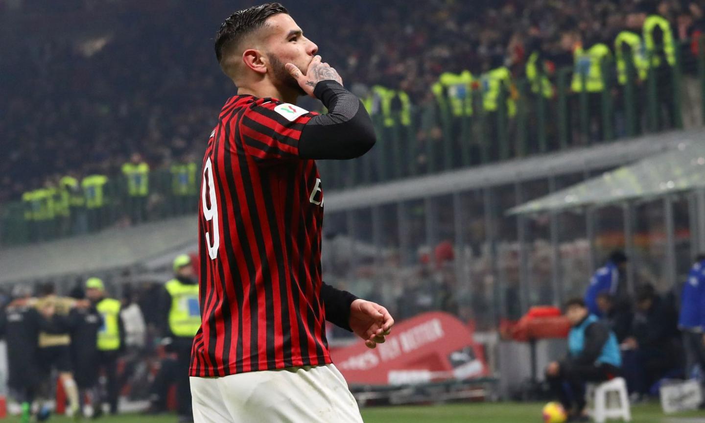 Theo Hernandez: 'Amo Milano e San Siro. Voglio restare a lungo nel Milan, magari con mio fratello Lucas'