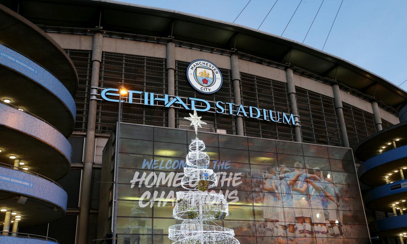 Bayern in bianco, il City omaggia lo stadio: le nuove maglie VIDEO