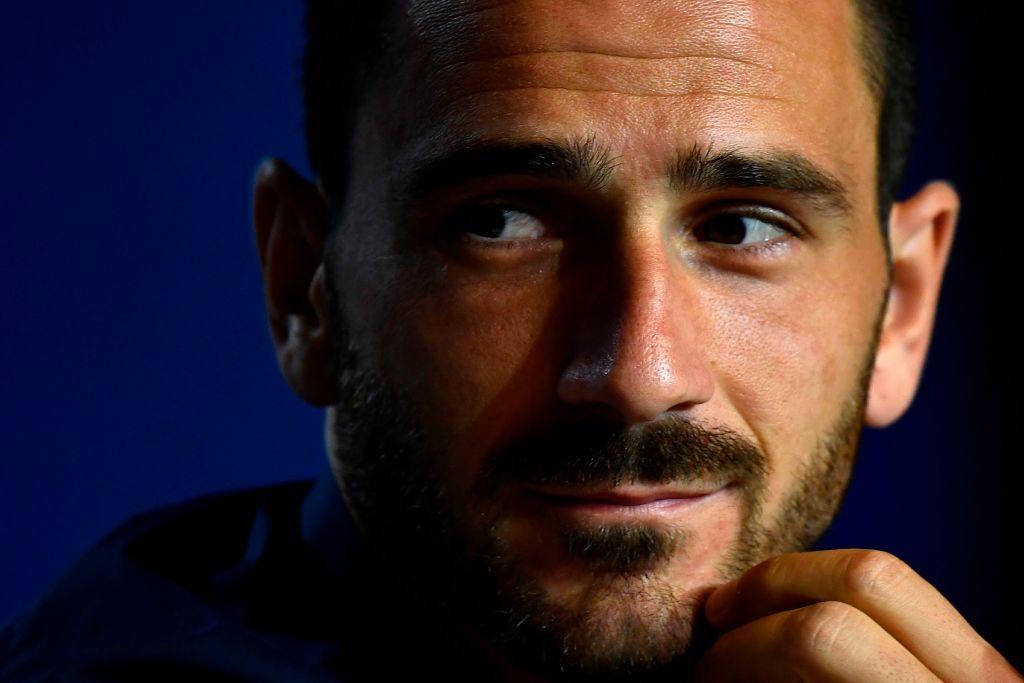 Juve, Bonucci a casa fa i compiti col figlio FOTO