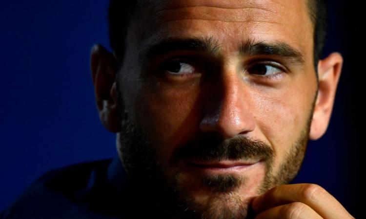 Juve, Bonucci a casa fa i compiti col figlio FOTO