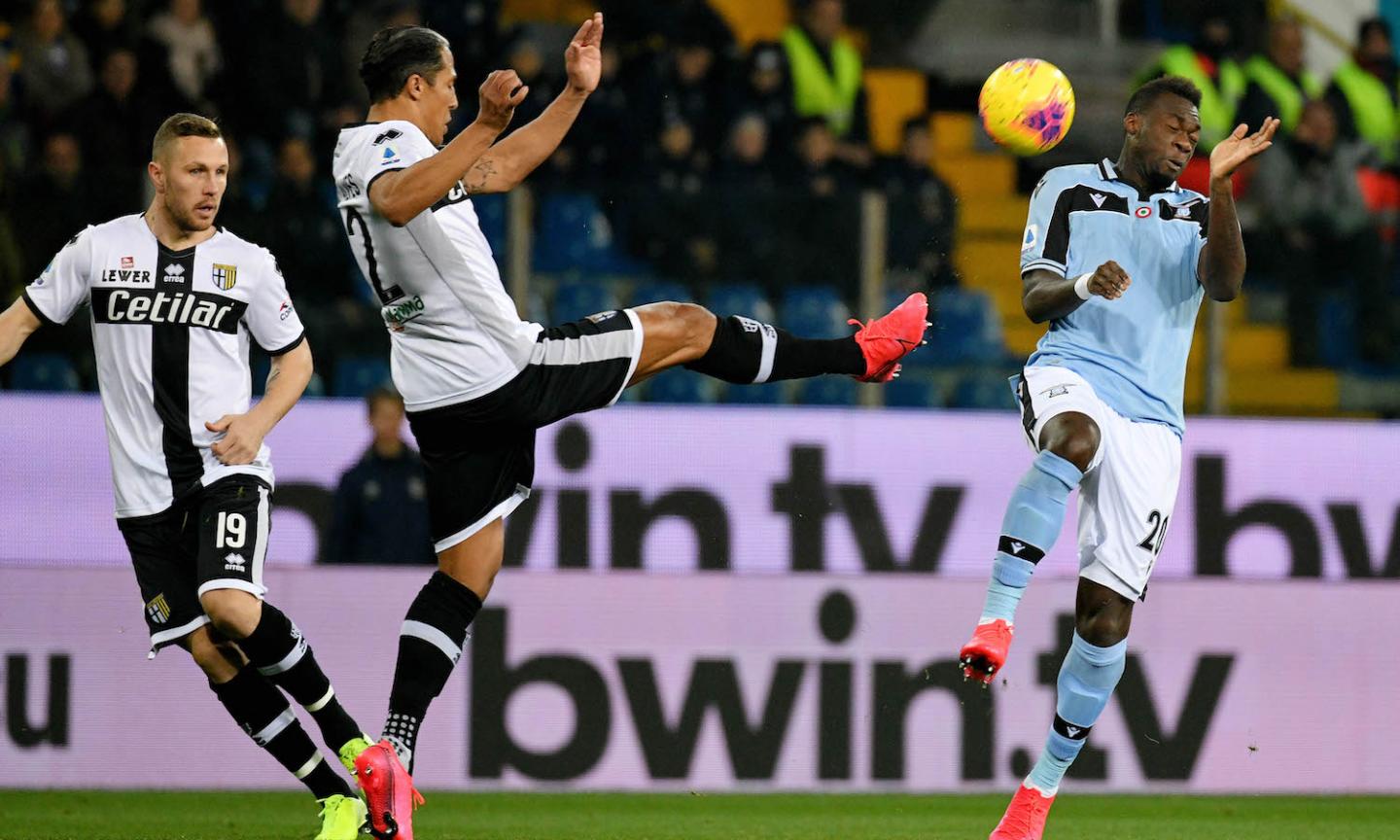 La Lazio vince anche a Parma, ma scatena la furia di D'Aversa contro il Var GUARDA GLI HIGHLIGHTS