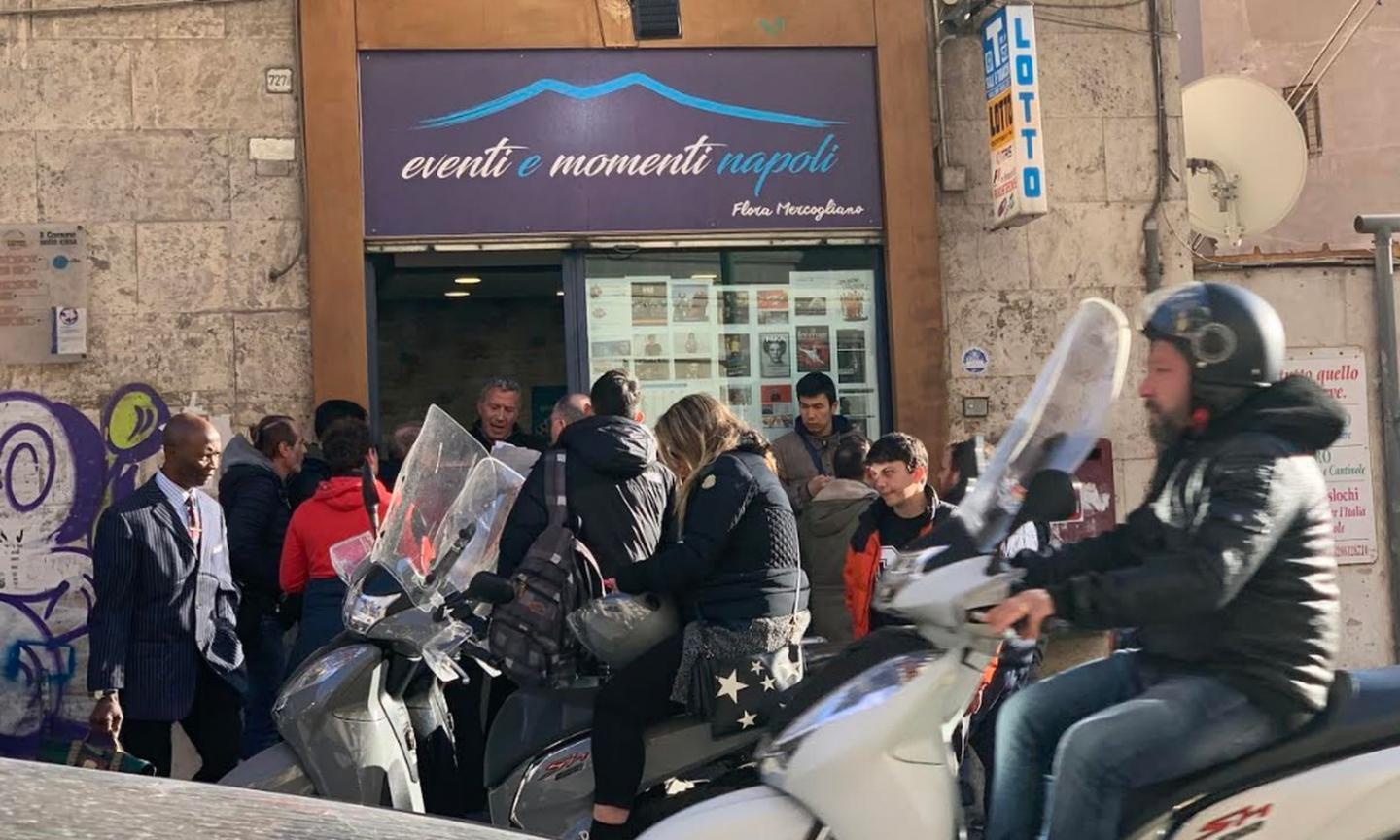 Napoli, è già Barcellona-mania: code dalle 6 del mattino per acquistare i biglietti