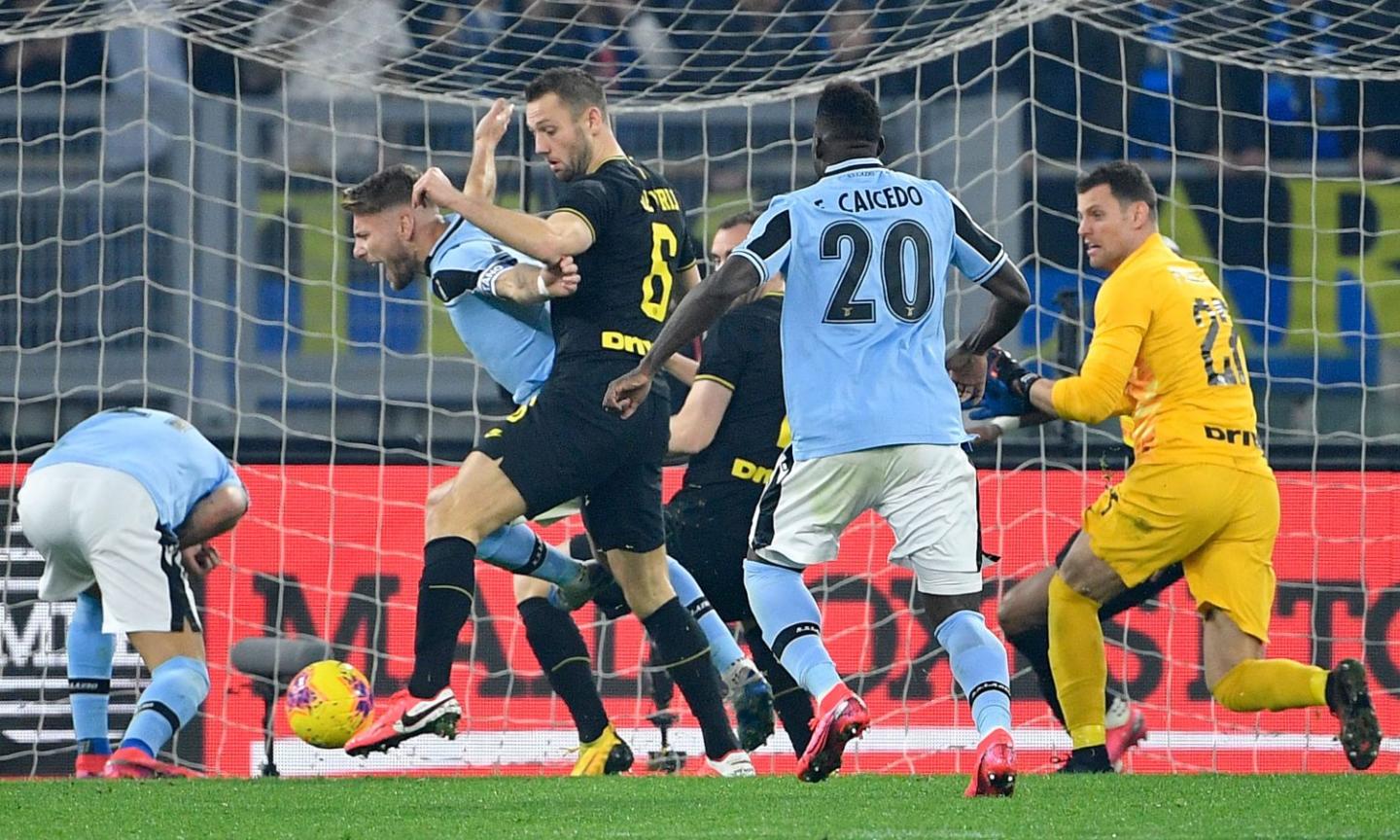 Lazio-Inter, la MOVIOLA: De Vrij su Immobile, rigore e solo giallo. Annullato il 2-2 a Lautaro