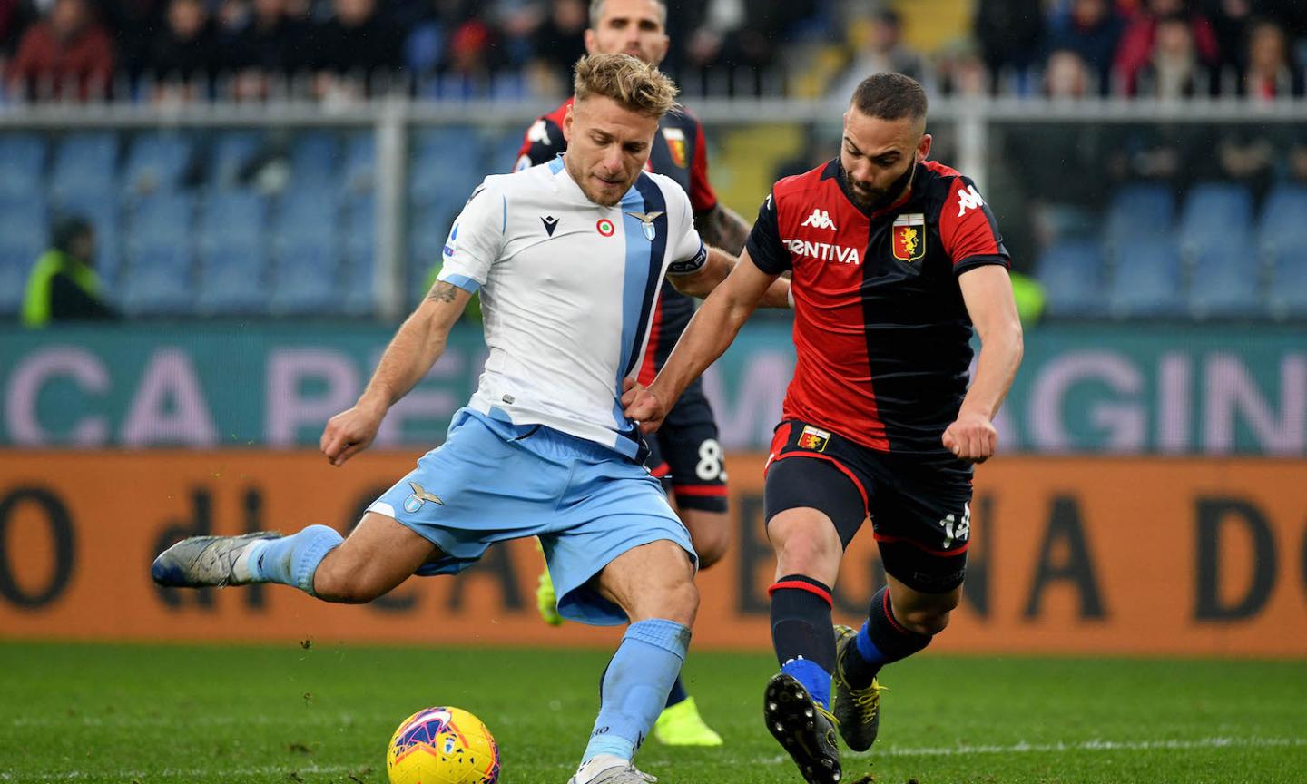 La Lazio vince a Genova col brivido e tiene il passo della Juve: GUARDA GLI HIGHLIGHTS