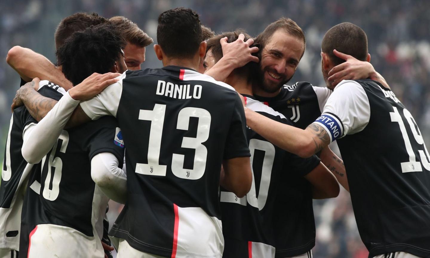 La Juve vince 2-0 contro il Brescia in 10: Sarri resta primo e sorride a metà. Chiellini torna dopo sei mesi