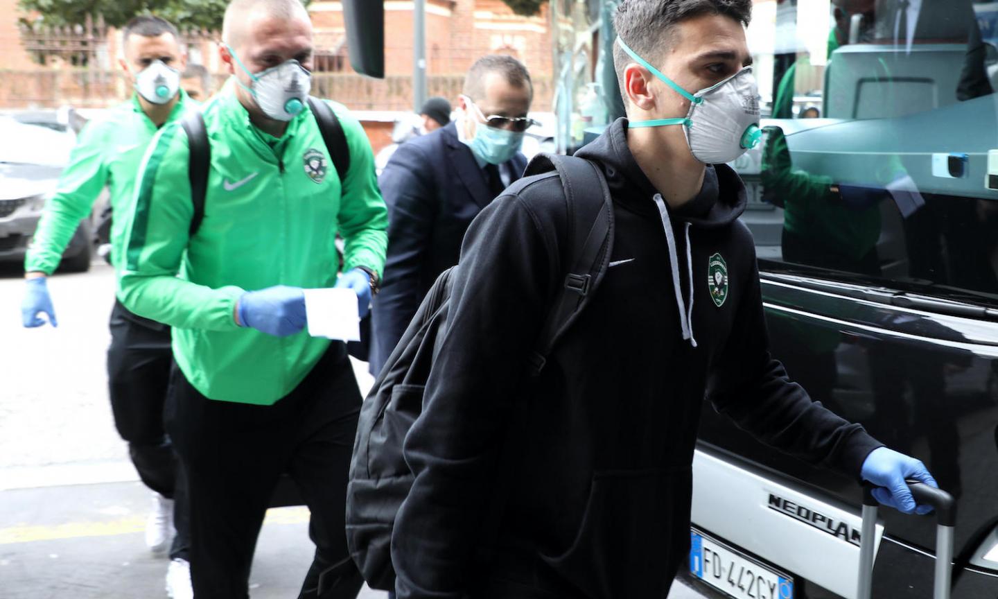 Inter, Ludogorets arrivato a Milano con mascherine anti-coronavirus FOTO