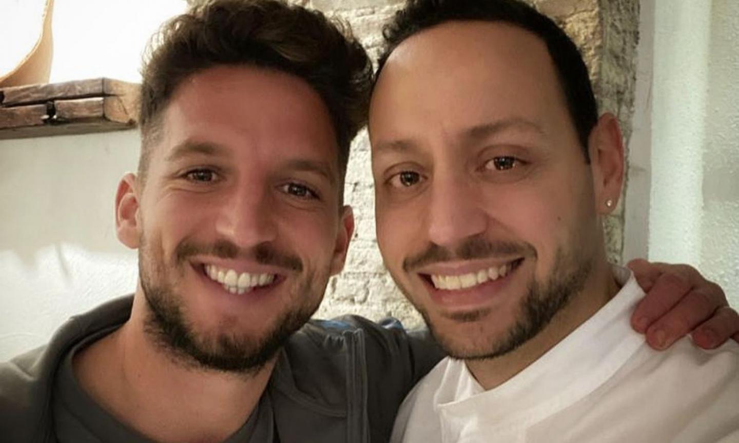 Mertens zoppica dopo Napoli-Barcellona, ma si consola con una pizza VIDEO