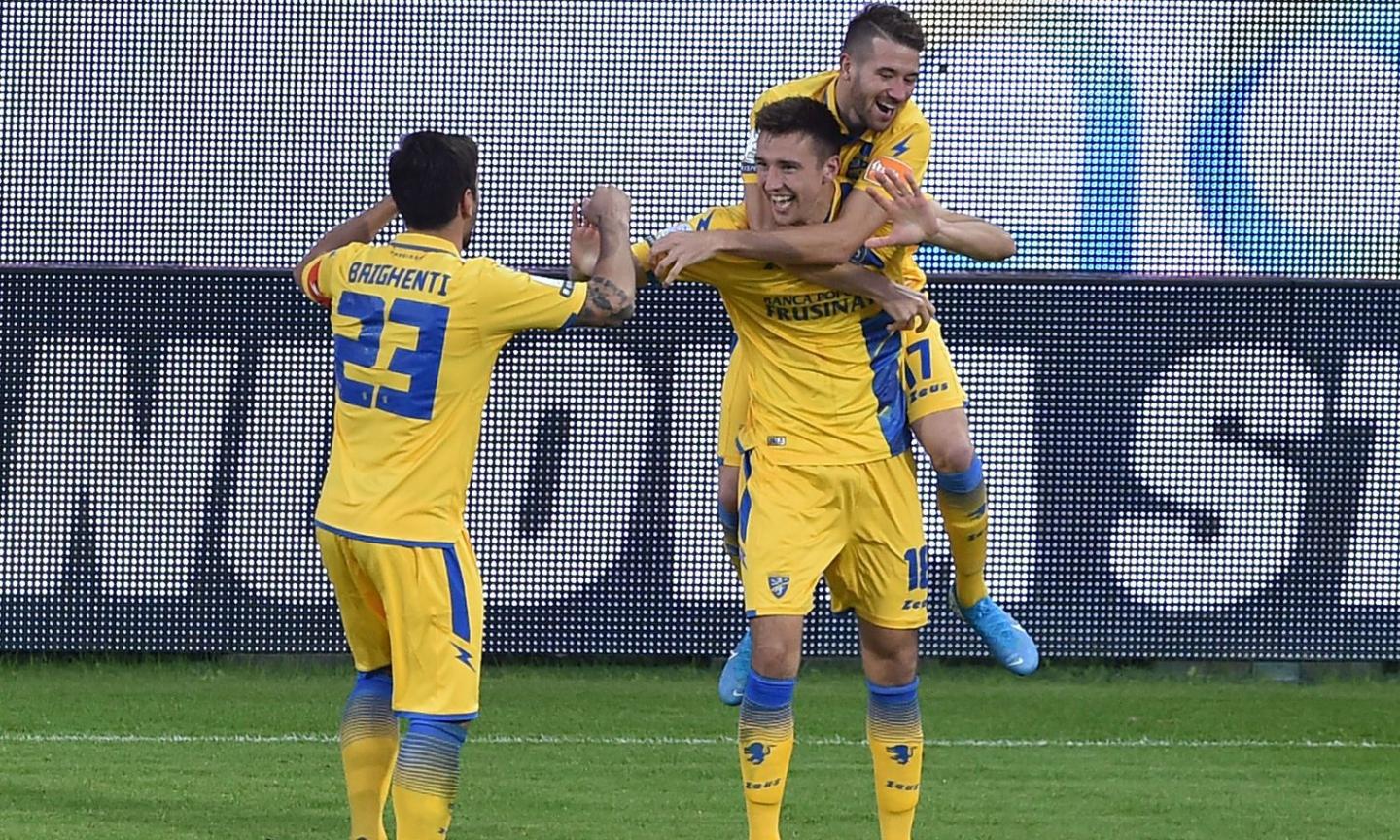 Frosinone, 2-0 al Cosenza: quinta vittoria consecutiva e secondo posto