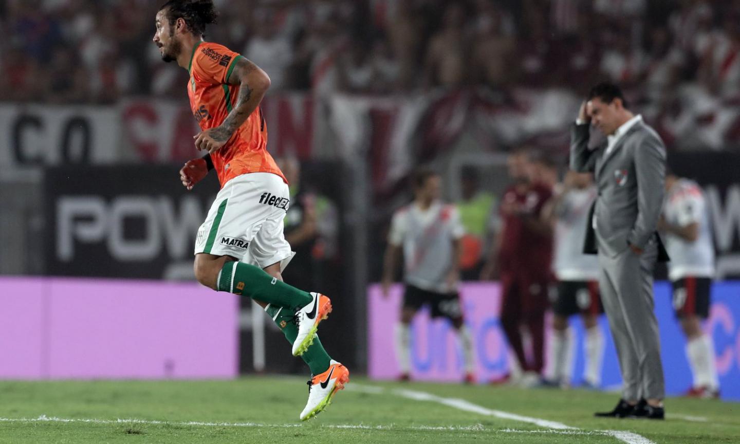 Il 'redivivo' Osvaldo torna in campo e sfiora il gol: ma il suo Banfield viene sconfitto dal River