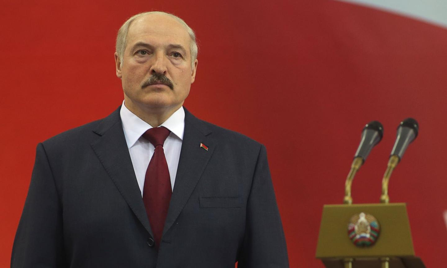 Coronavirus, in Bielorussia si gioca. Gli ultras si ribellano al premier Lukashenko: 'Fermate il campionato!'