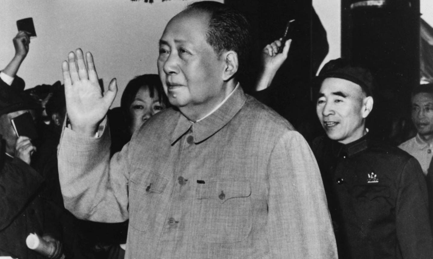 L'illegale traffico di valuta nella Cina di Mao e la paura del carcere dietro la Grande Muraglia