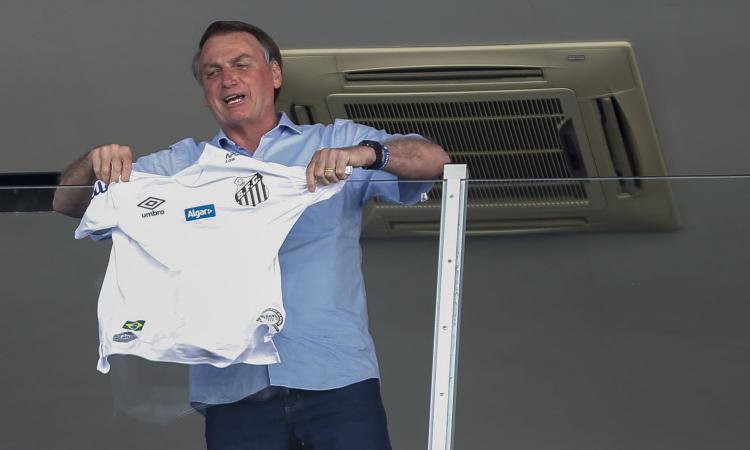 Coronavirus, 'gli italiani muoiono perché sono vecchi'. Follia Bolsonaro, in Brasile si rischia la catastrofe