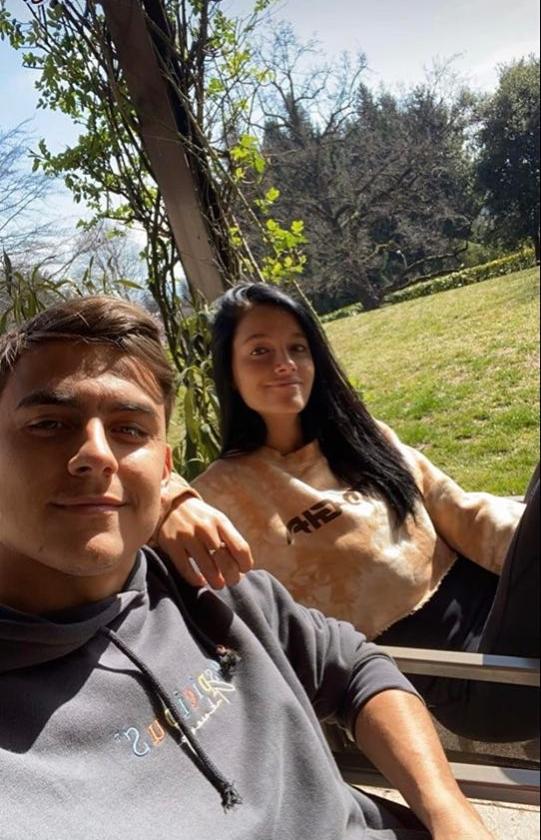 Pasqua in isolamento: cosa fanno Dybala e Oriana FOTO