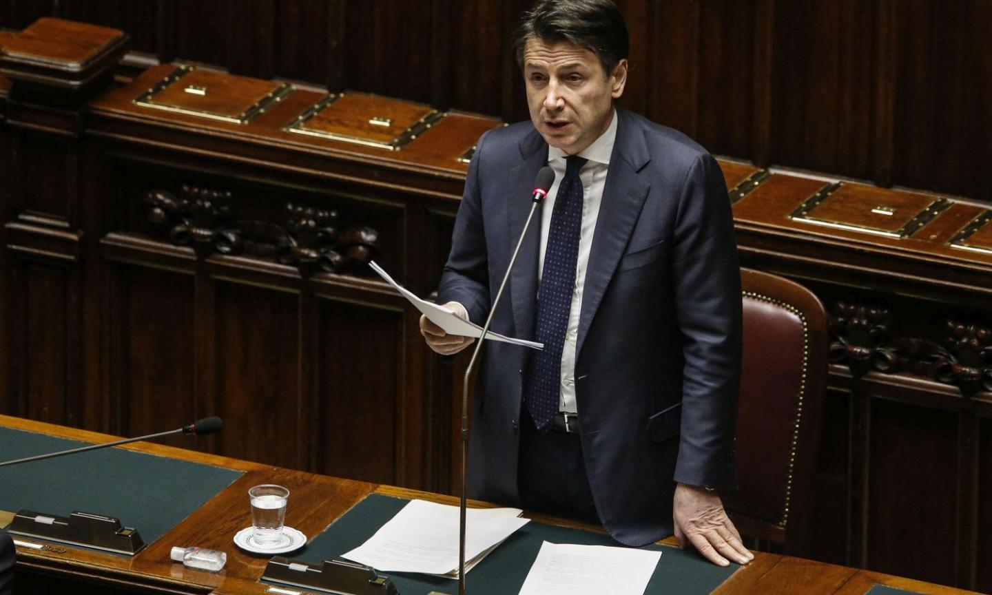 Conte: 'Bar e ristoranti potrebbero riaprire in anticipo'. Poi assicura: 'Gli italiani andranno in vacanza'