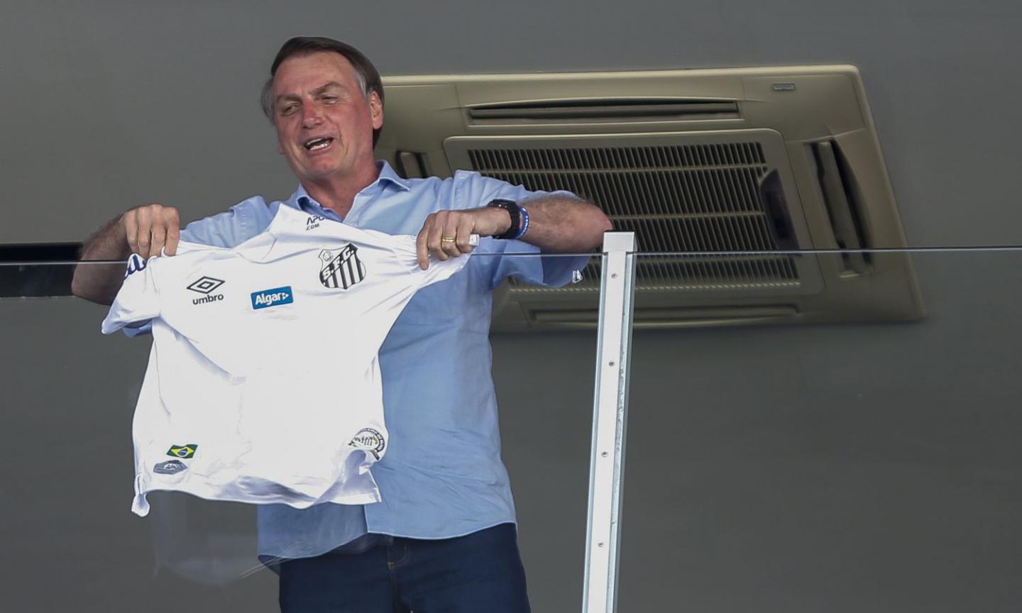 Brasile, Bolsonaro fa lo spaccone: 'L'Argentina? Vinciamo 5-0'