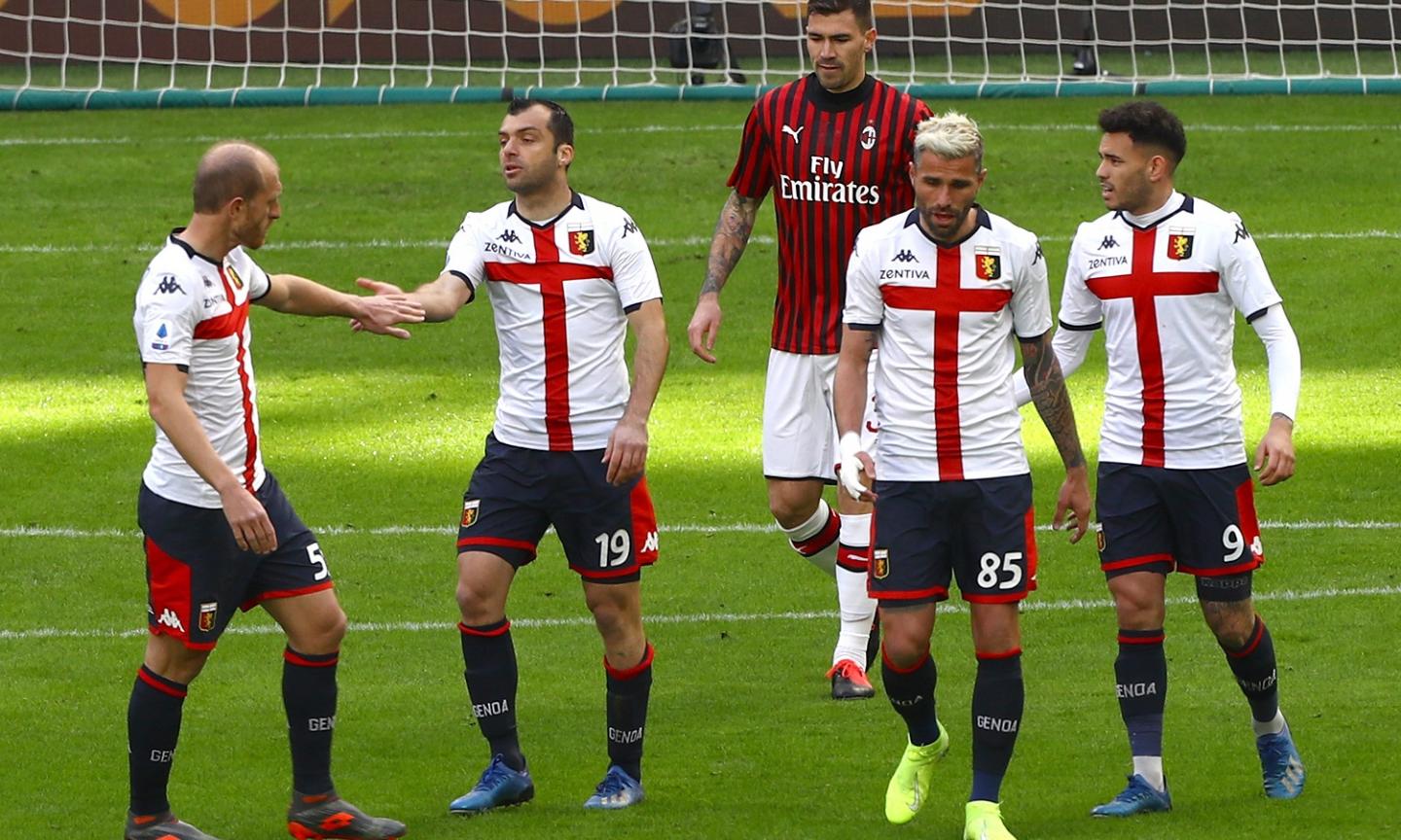 Senza tifosi e con la società spaccata, ma questo Milan non ha alibi: dominato dal Genoa, non basta più Ibra