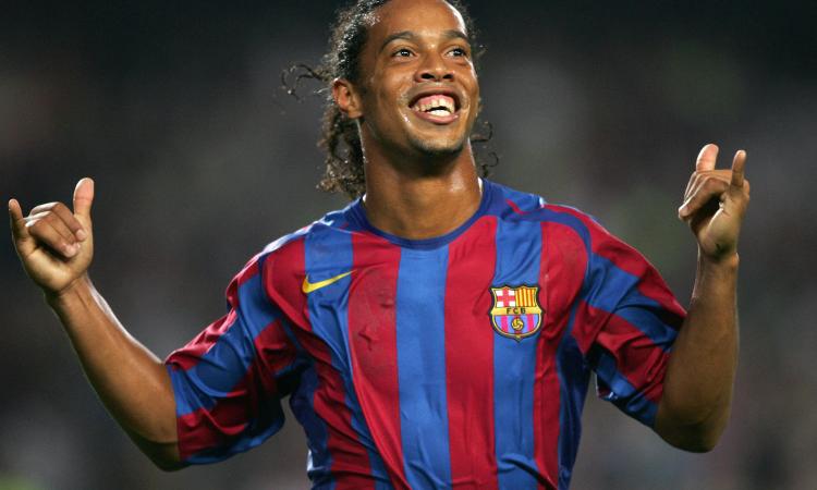 Ronaldinho, l'allegria del 'futbol' fa 40 anni... in carcere: giocate e sorrisi, mai nessuno come lui