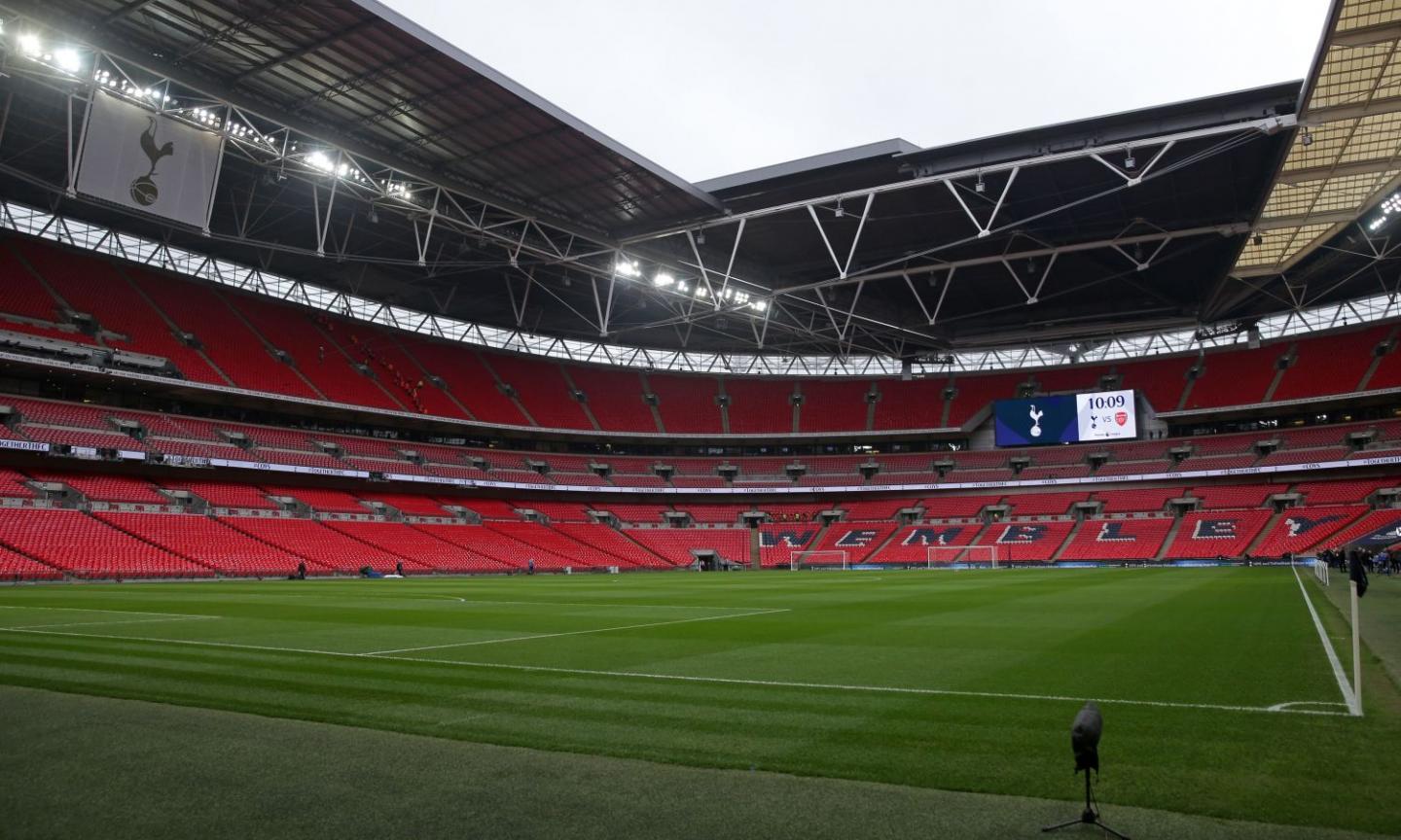 Wembley e l'Allianz Arena si colorano di gialloblu per l'Ucraina FOTO