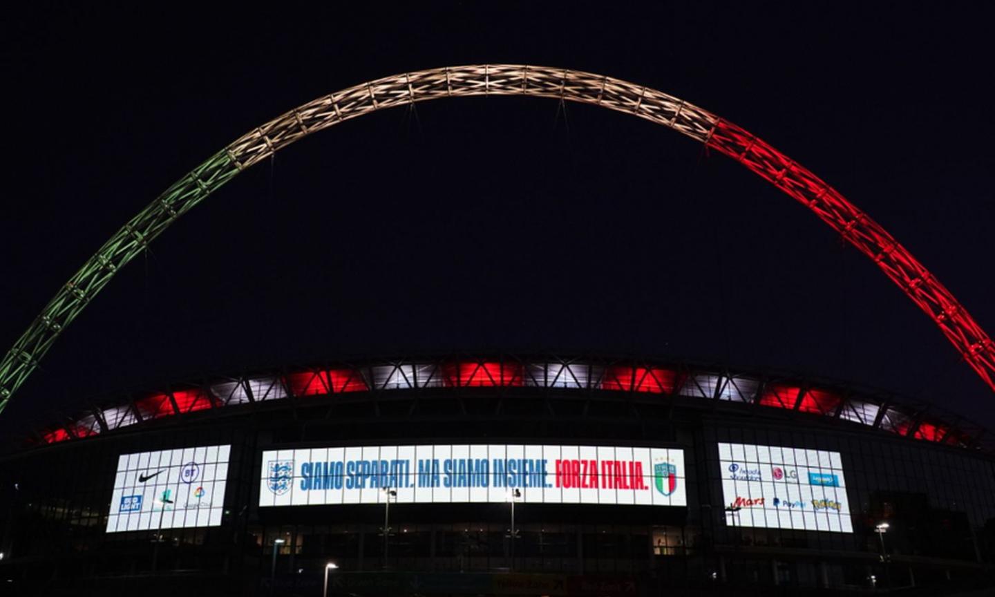 Coronavirus e sport, Lega: 'Entro lunedì piano per gli stipendi'. Wembley sostiene l'Italia, 25 casi nel Valencia