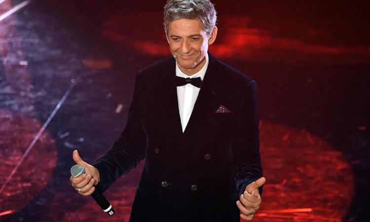 Mondiali: il rap di Fiorello sulla fascia arcobaleno VIDEO