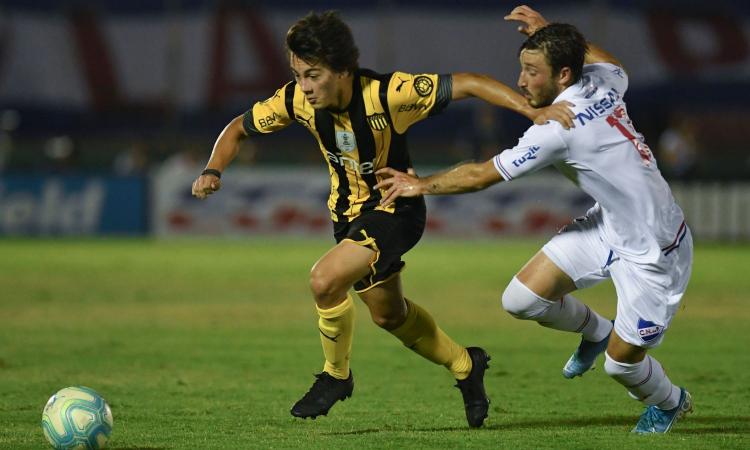 Juve su Pellistri, il gioiello che ha stregato Forlan. Ma Riquelme è pronto a servire la beffa