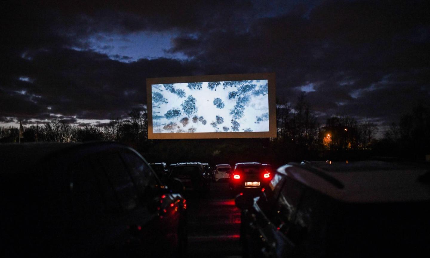 Stadi chiusi? C'è il drive in! Match sui maxi-schermi, come il cinema all'aperto