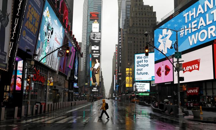 Coronavirus, New York: ok ad assembramenti fino a 10 persone