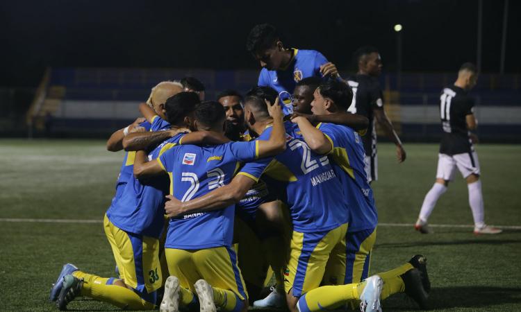 Real Madriz e Juventus Managua: in Nicaragua si gioca ancora, calciatori con guanti e mascherine