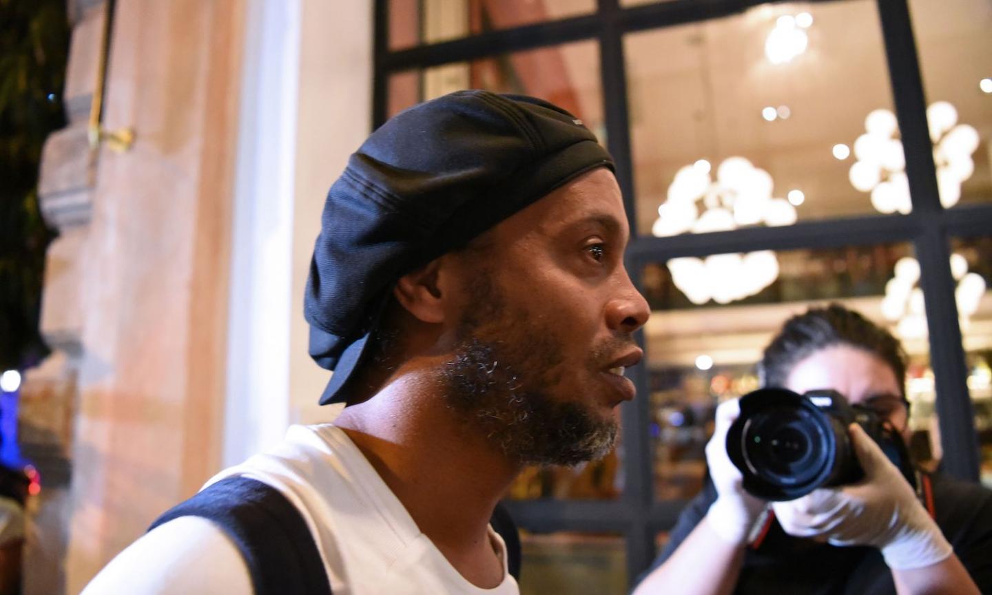 Ronaldinho prega: 'Andrà tutto bene' VIDEO