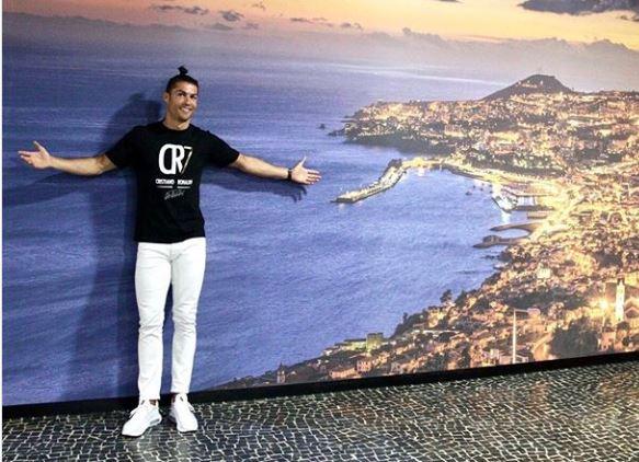 Ronaldo e l'abbraccio a Madeira: 'Non dimenticate da dove venite'