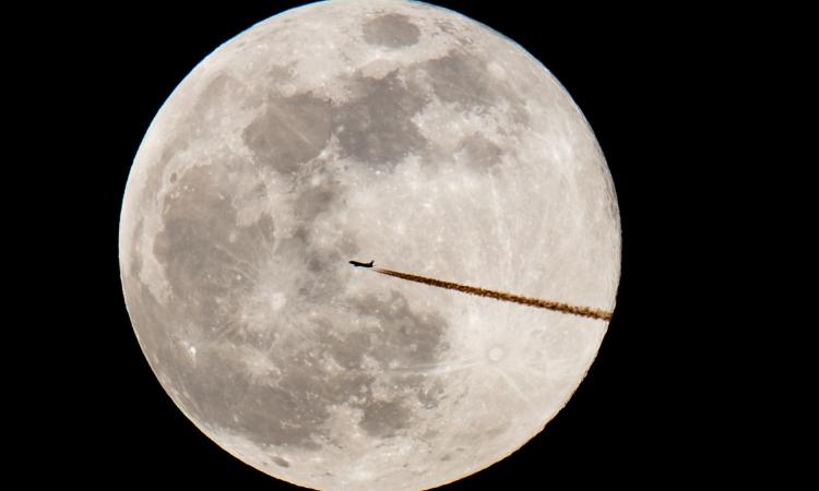 Chiusi in casa per il coronavirus? Non solo Harry Potter, oggi c'è la SuperLuna: la più vicina e luminosa del 2020