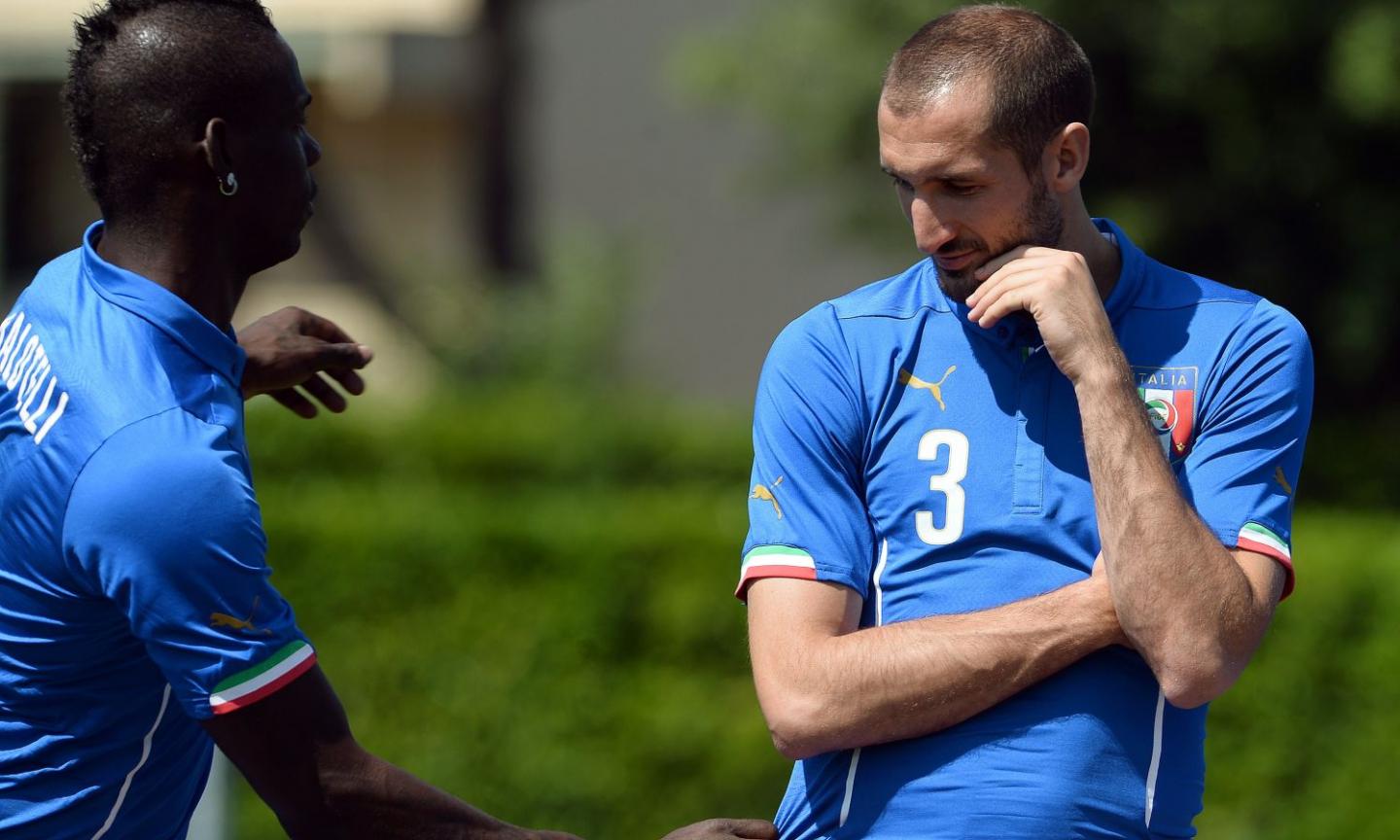 Chiellini-Balotelli, cosa c'è dietro lo scontro: il valore della fascia e gli scheletri nell'armadio