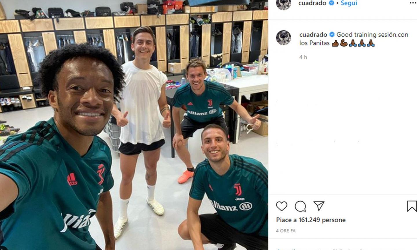 Juve, occhio al protocollo: il selfie di Cuadrado rivela un'infrazione nello spogliatoio