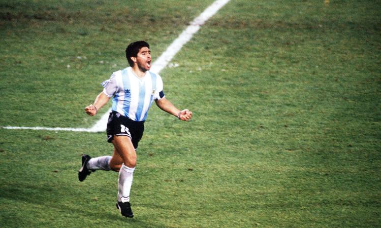 Da Kusturica a Sorrentino, i miracoli di Maradona sul grande schermo. E quella volta con Moana e Cicciolina...