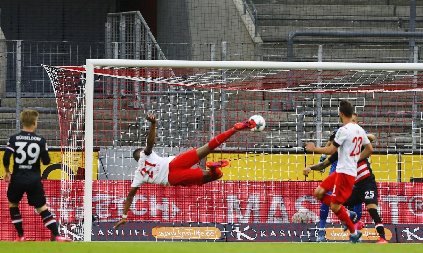 Borussia Dortmund, accordo verbale con il Colonia per Modeste