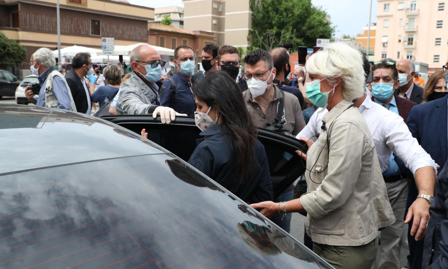 Ostia, attacco squadrista di Casapound contro la sindaca Raggi