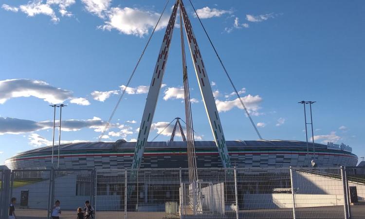 Juve, aggiornato il logo fuori dallo Stadium: 'Gli scudetti ora sono 38' FOTO