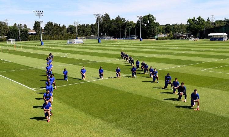 George Floyd: 'Morte per asfissia, è omicidio'. #BlackOutTuesday e il Chelsea con la H di Humans, tutti i messaggi del calcio