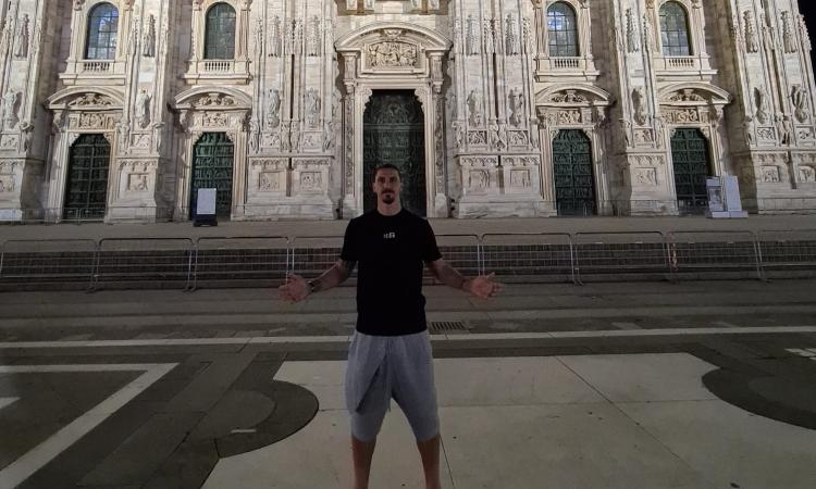 Milan, foto di Ibra davanti al Duomo: 'House of the Lord'