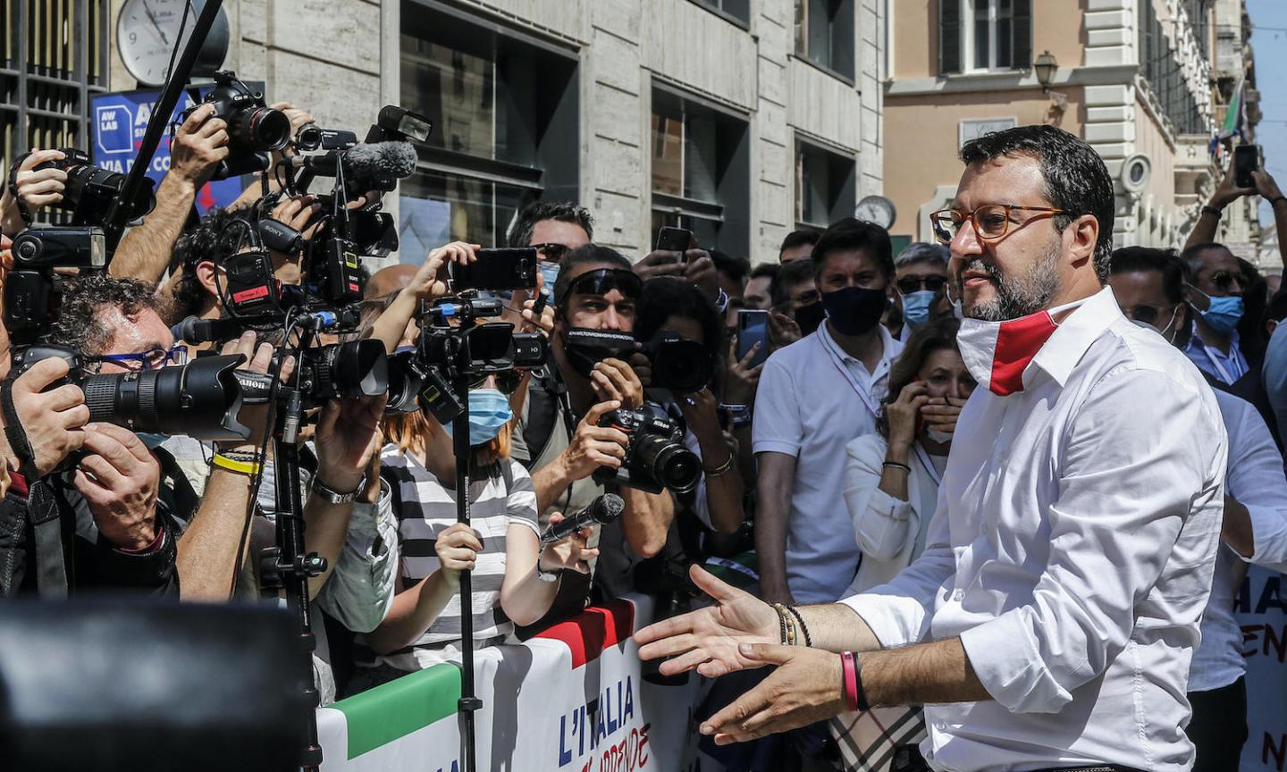 Ancora Salvini: 'Ne ho le palle piene di clandestini, spacciatori e delinquenti' VIDEO