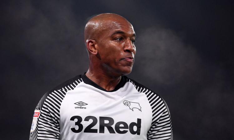 Rapina finita male: accoltellato Wisdom, difensore del Derby County