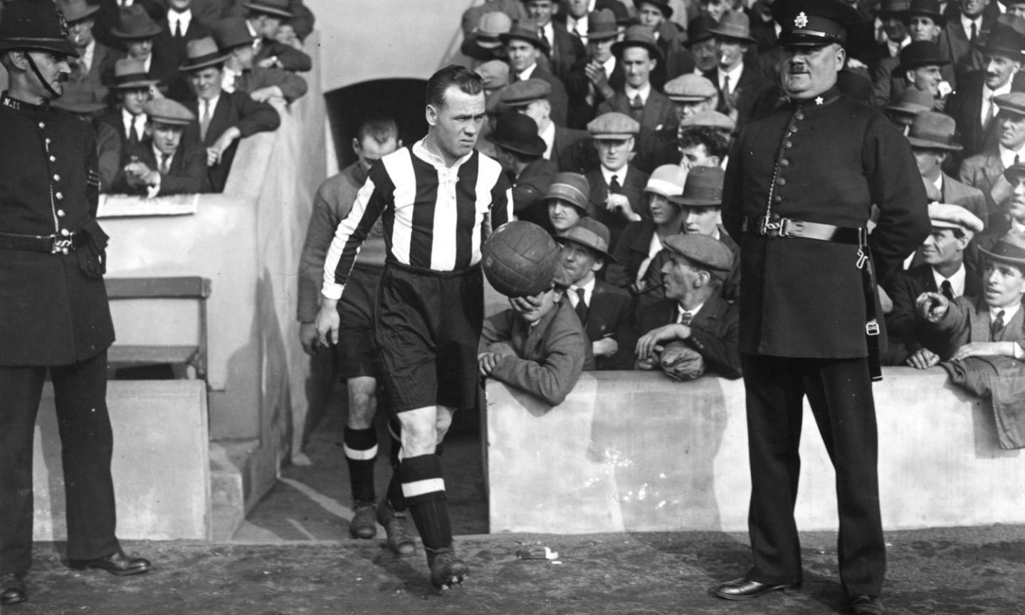 Hughie Gallacher, il tragico idolo del Newcastle: i gol, la cattiveria, la birra e la drammatica lite con i figli... 