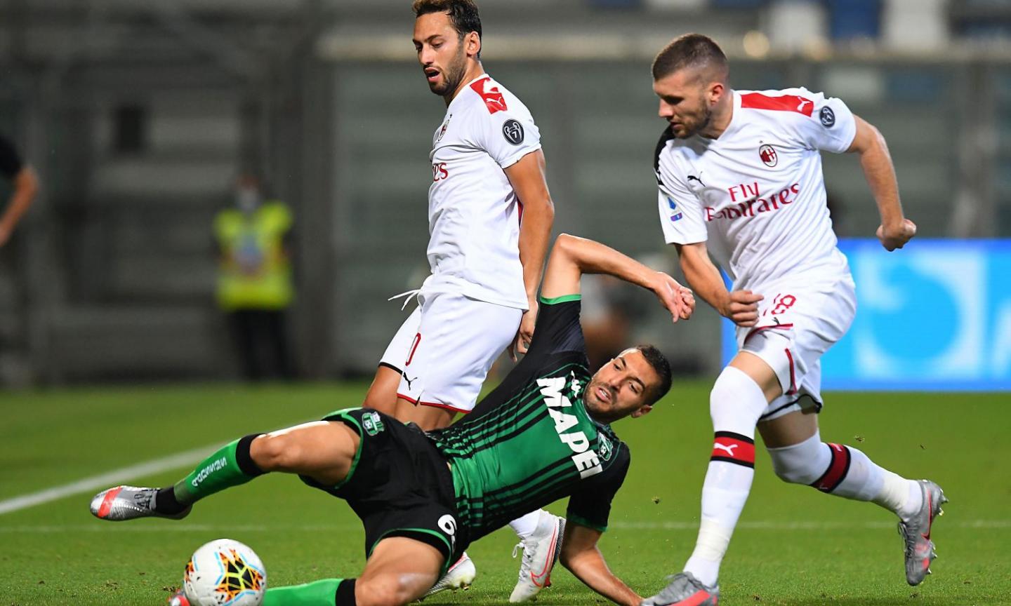 Sassuolo-Milan, la MOVIOLA: Theo Hernandez e Bennacer saltano l'Atalanta. Espulso Bourabia