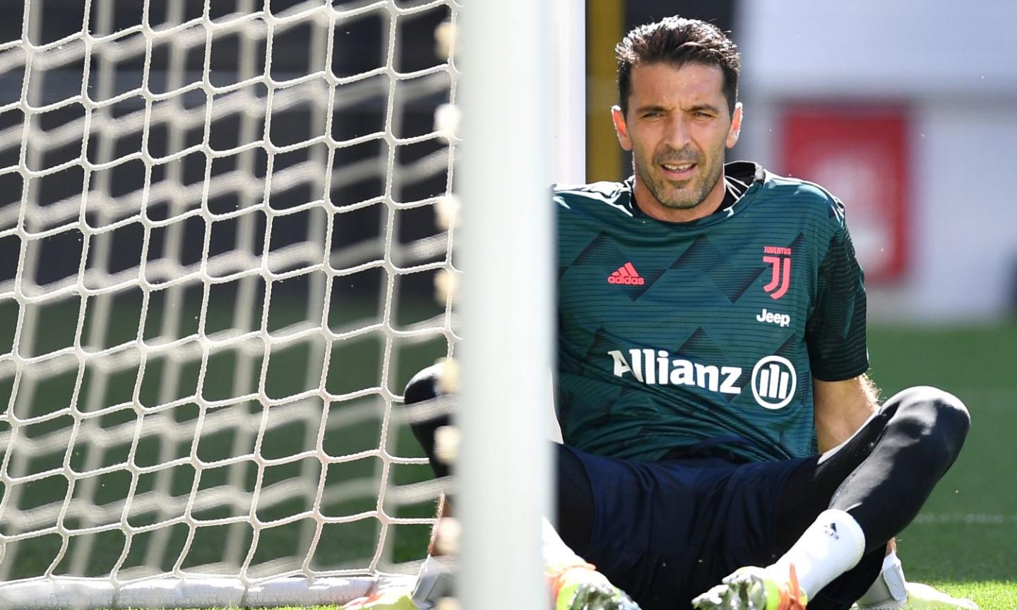 Juve, Buffon ringrazia Sarri dopo lo scudetto