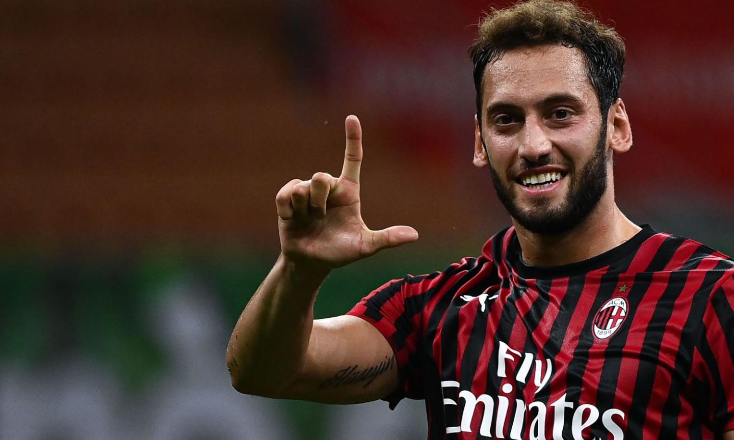 Milan, due club su Calhanoglu