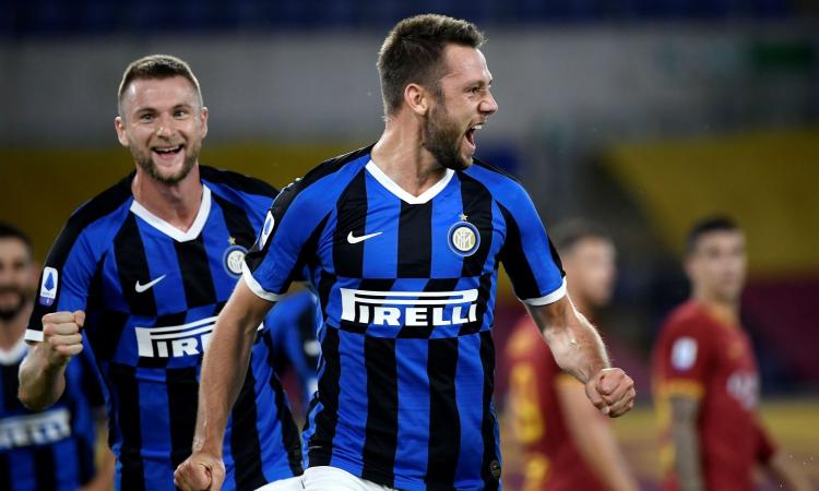Inter, solo una lieve distorsione per De Vrij: non c'è lesione, Conte lo recupera per il Napoli
