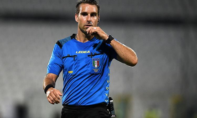 Ironia a Firenze, il Franchi applaude l'arbitro Fourneau: ha espulso Chiesa all'esordio con la Juventus