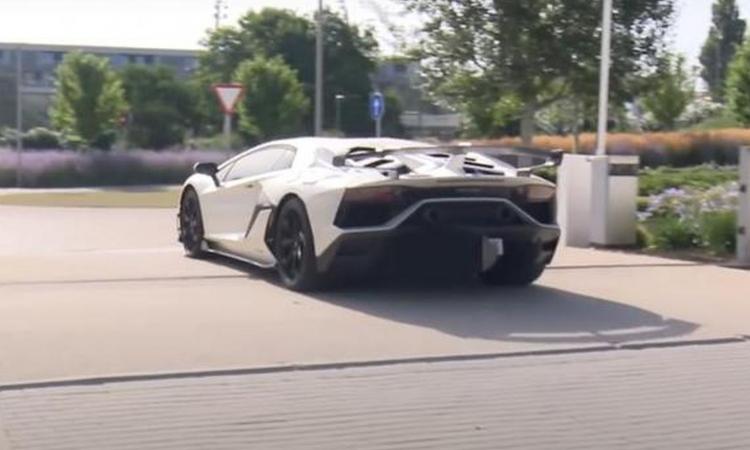 Hazard, nuova macchina da mezzo milione di euro: raggiunge i 350 km/h FOTO