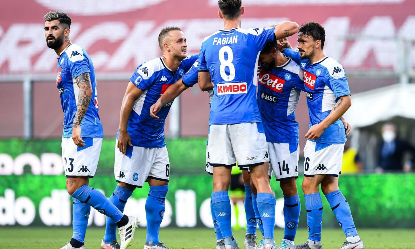 Il Napoli vince anche in ciabatte. O il Genoa diventa sporco e cattivo o andrà in B