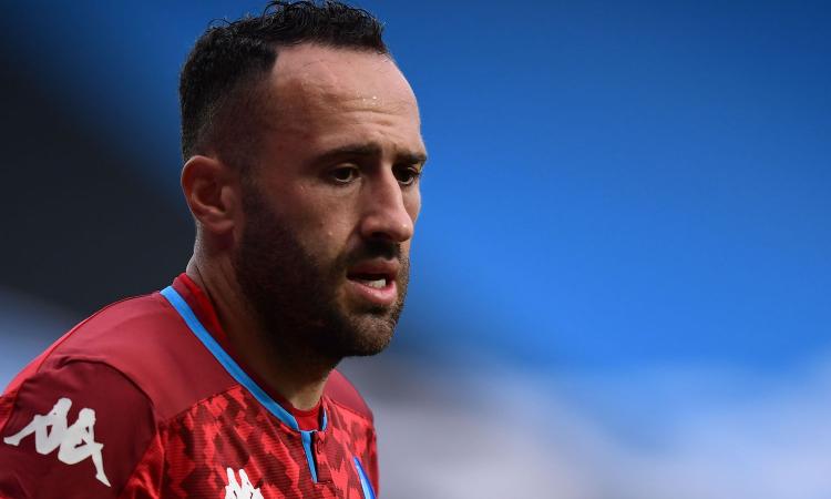 Napoli, Ospina fa le valigie: disdetto l'affitto dell'appartamento, gli agenti in città